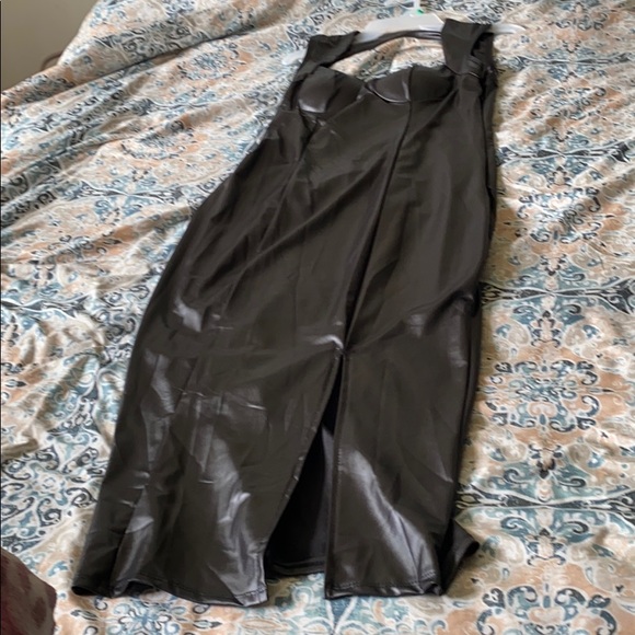 Woman’s dress - Picture 3 of 4